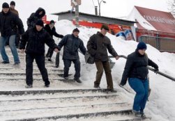 Армянцы в ожидании поездов вынуждены мерзнуть на улице